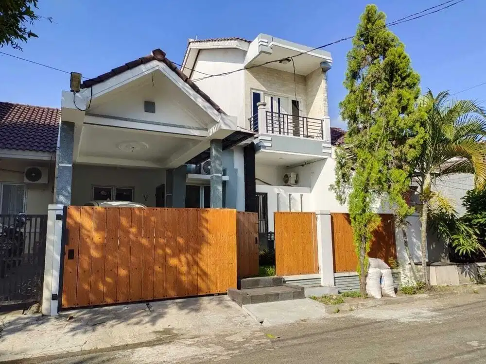 Dijual rumah 1,5 lantai siap huni dan cantik di Bulevar Hijau