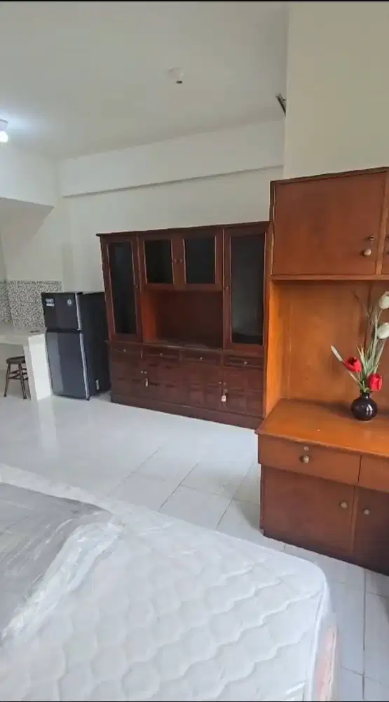 552 - Disewakan Apartemen Puncak CBD 2 BR LT 28 Semi Furnish Siap Huni