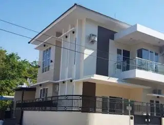 0114 - Rumah Baru Gress Klampis Anom X, Surabaya, SHM, 2 Lantai, LT 18