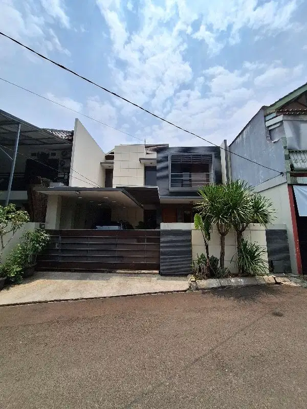 RUMAH MODERN MINIMALIS DEKAT MRT DAN TB SIMATUPANG