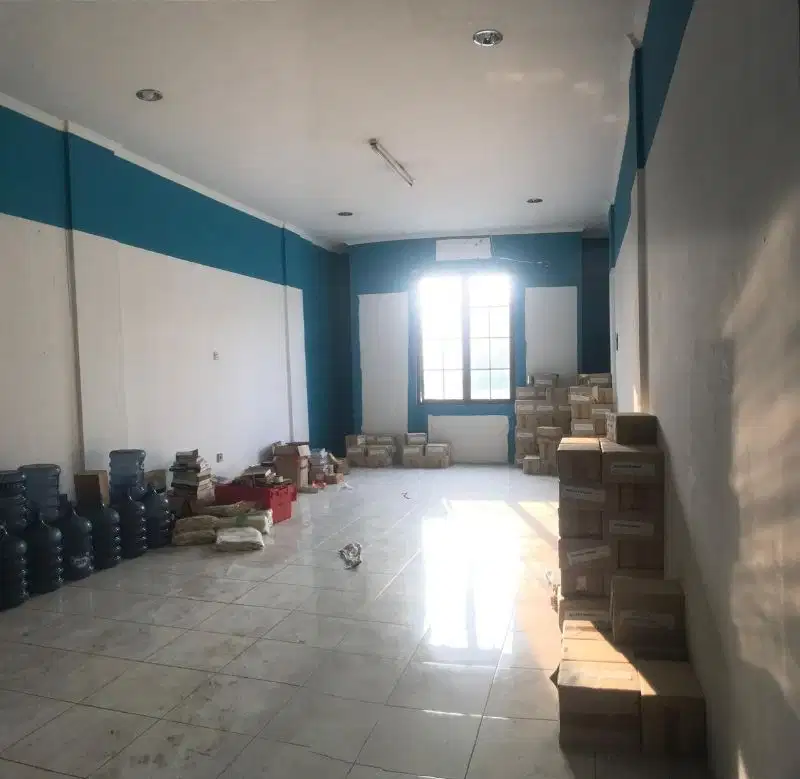 Ruang Usaha/ Ruko 3 Lantai Dengan Rooftop Di Veteran jaksel