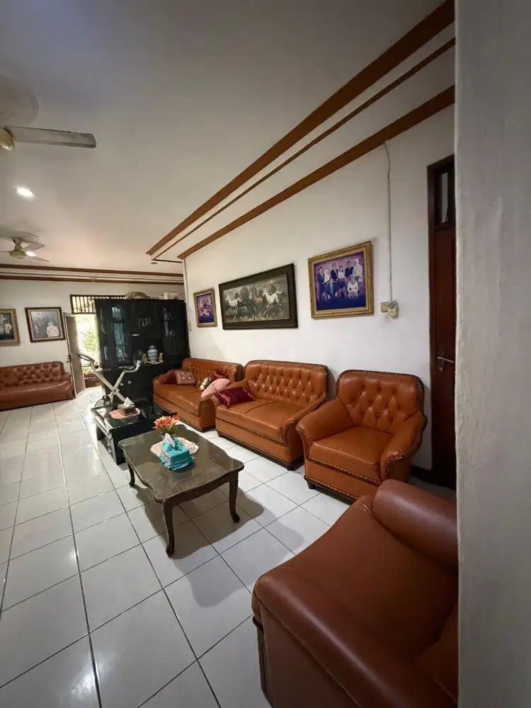 Rumah Lama Hitung Tanah Dengan Taman Di Cinere Depok