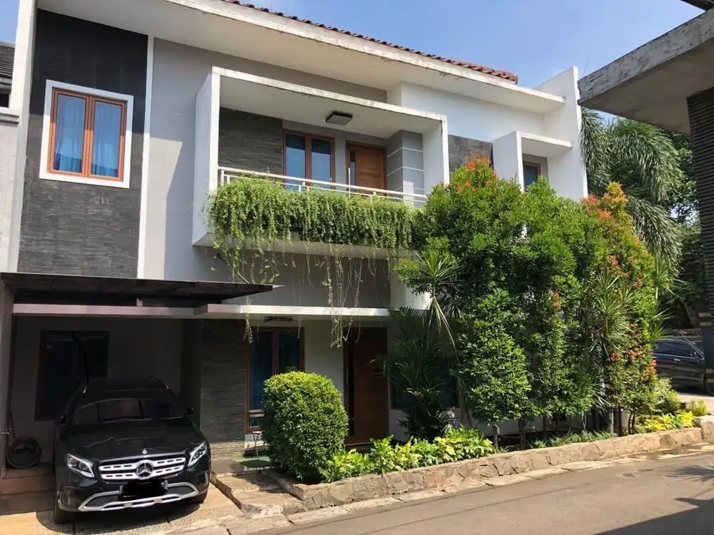 S503.Rumah Mewah Dgn Private Pool Luas 228meter di Cijantung Jaktim