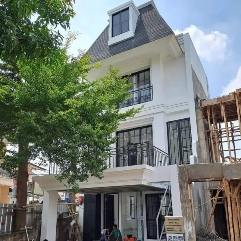 Rumah 3 Lantai Konsep Classic 10 Menit ke MRT Lebak Bulus dan PIM