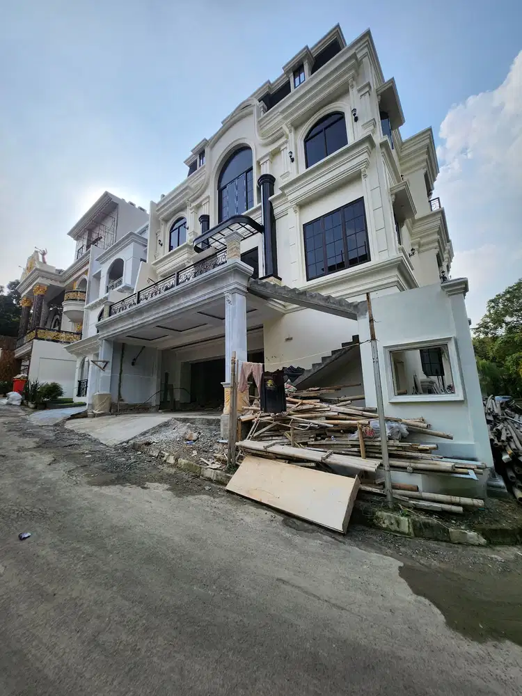 DIJUAL RUMAH BARU DESIGN CLASSIK EROPA.PRIVATE POOL.LIFT.DI CIPETE