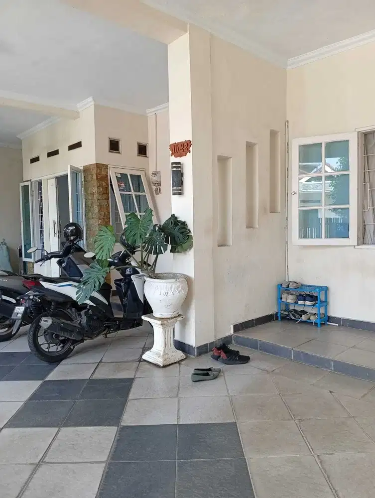 Dijual rumah siap huni di Mahkota Simprug Ciledug Tangerang