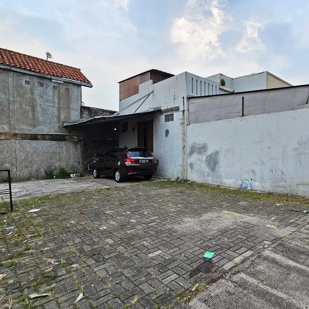 JUAL Rumah plus lahan kosong samping rumah jalan Nilam Kranggan Bekasi