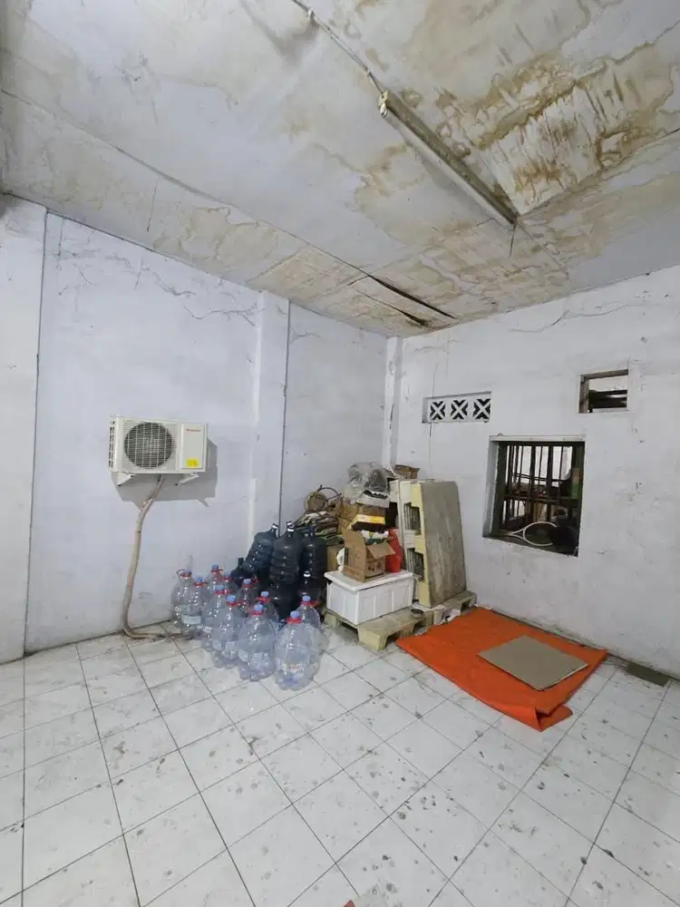 DIJUAL CEPAT RUMAH 2 BANGUNAN NYAMBUNG DI TAMBORA JAKBAR