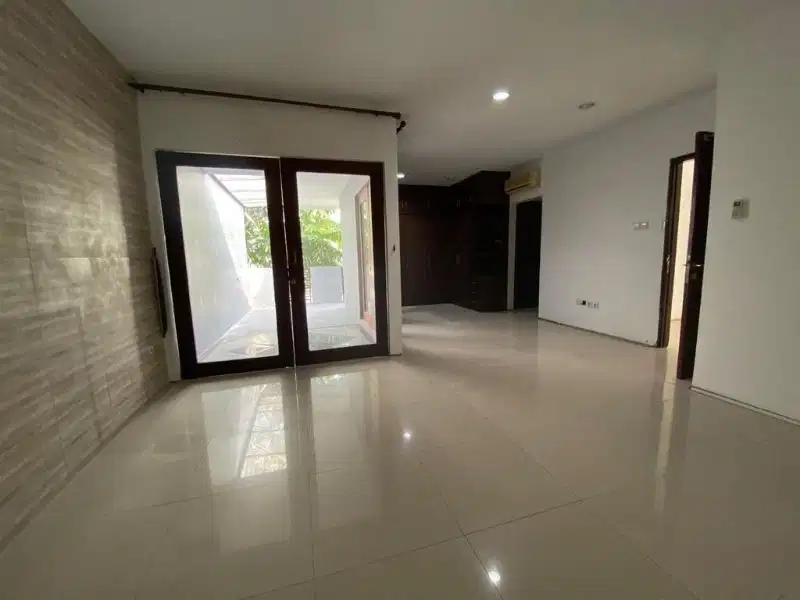 Siap Sewa : Rumah Modern di Cilandak Barat, Jakarta Selatan
