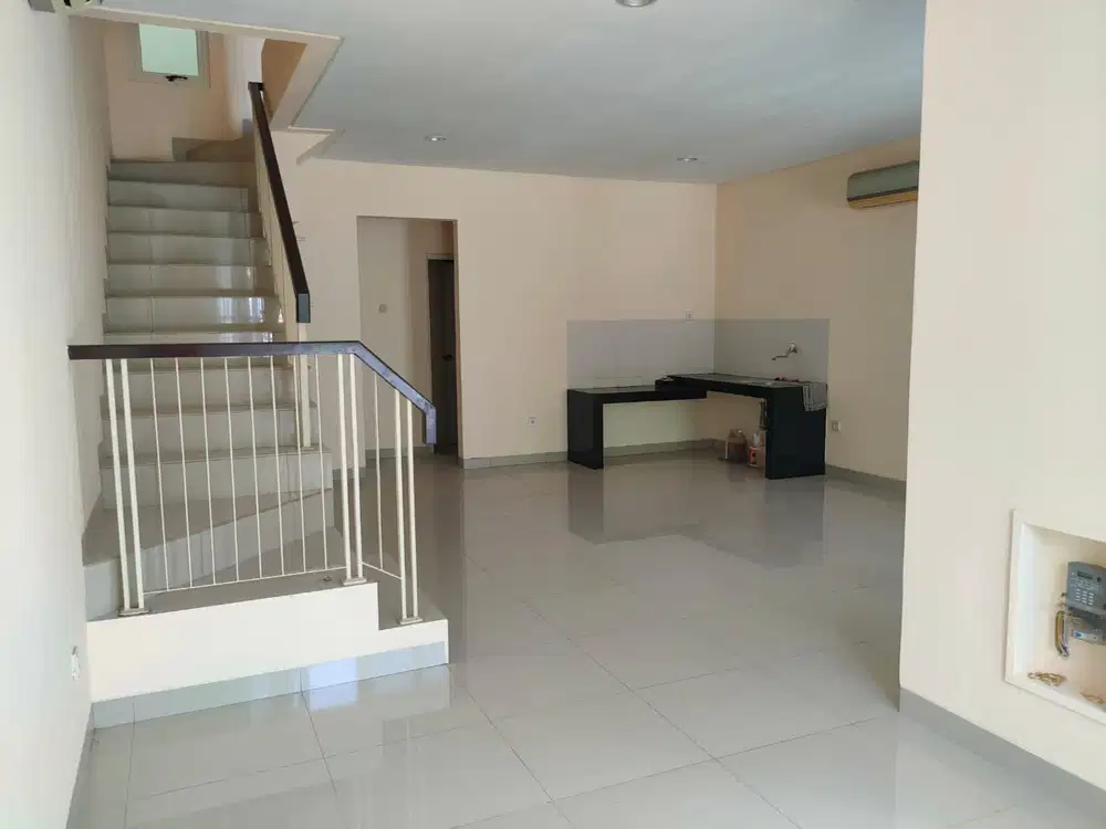 Dijual Rumah Pik 1 Ukuran 6x16 Tiga Lantai Sudah Renovasi