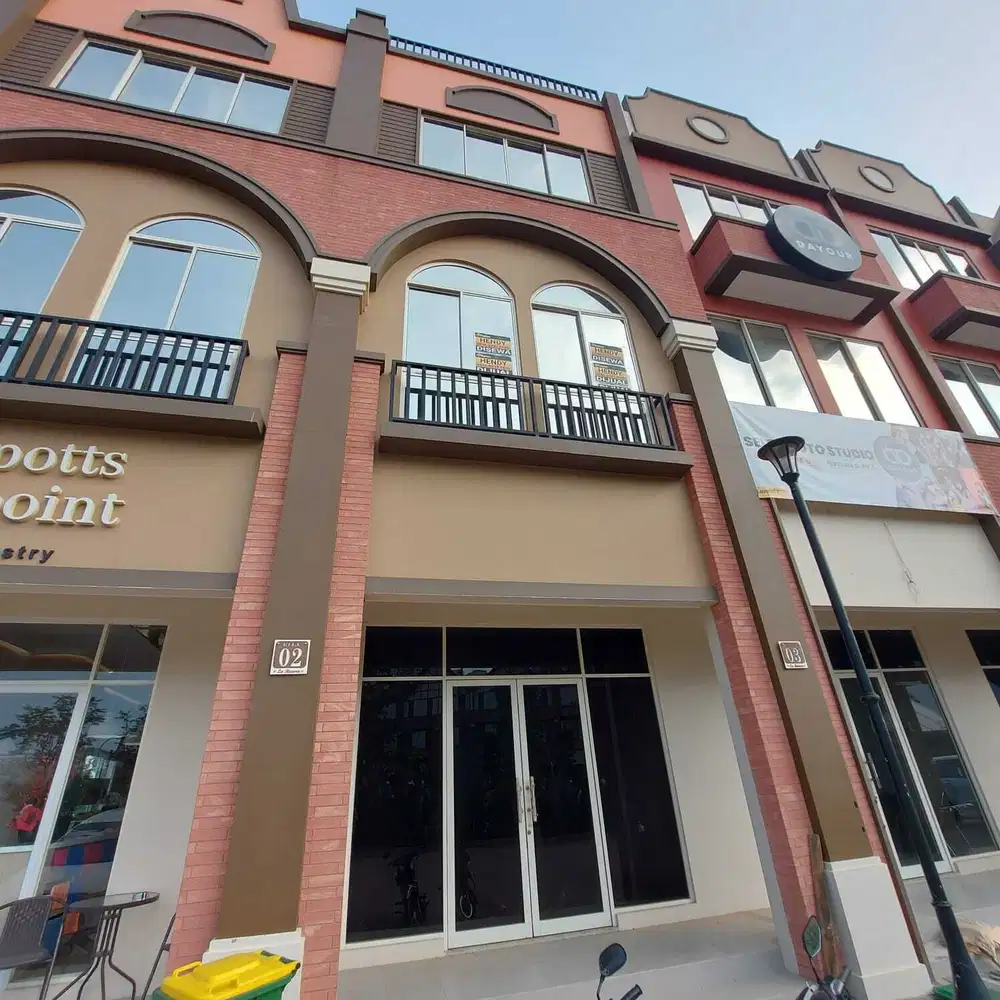 Dijual ruko lariviera 3 lantai di pik2 Pas depan taman DOA