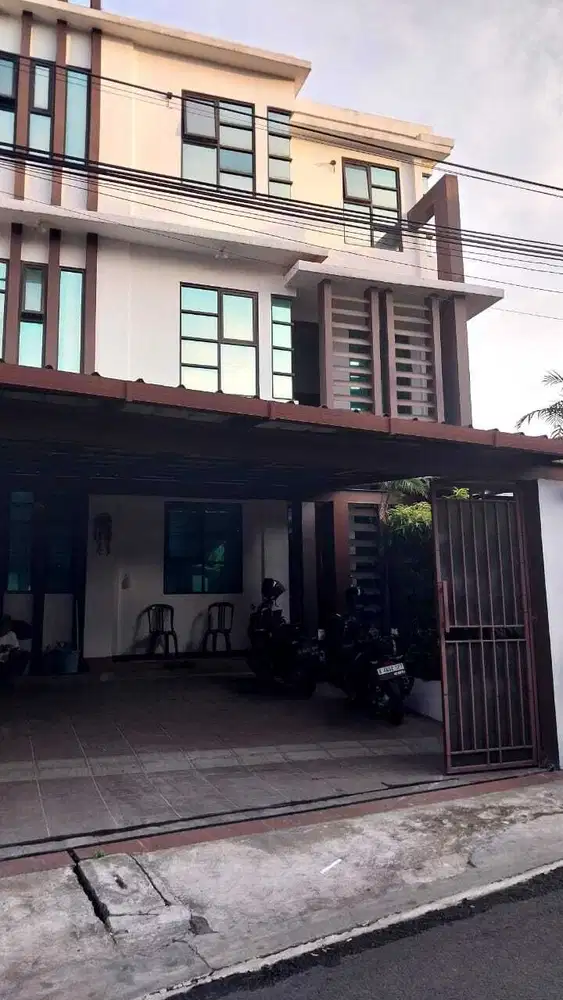 Dijual Rumah 3 Lantai Modern Minimalis Kebayoran Baru Dekat MRT H Nawi