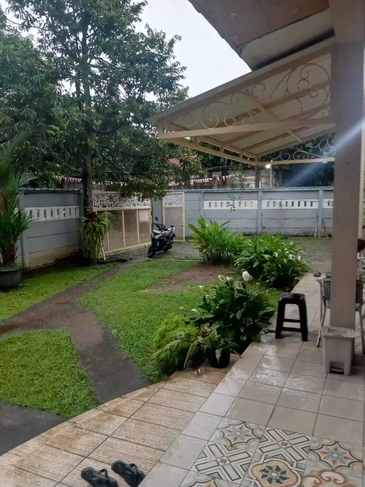 Rumah cantik kt 3 luas 381 lantai 2 di Cibubur