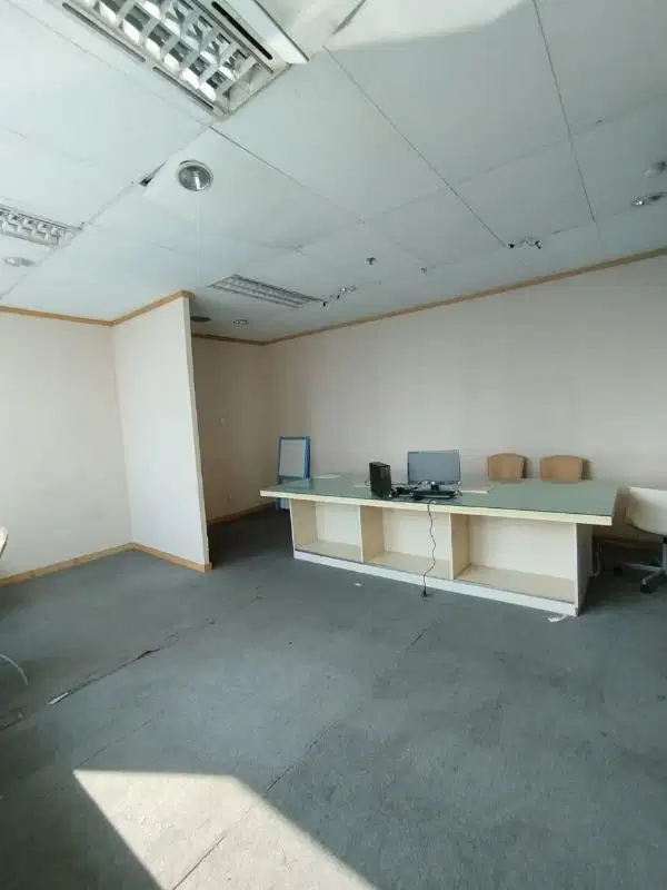 Sewa kantor di Jakarta Mega plaza 100 M²partsi 150k Nego