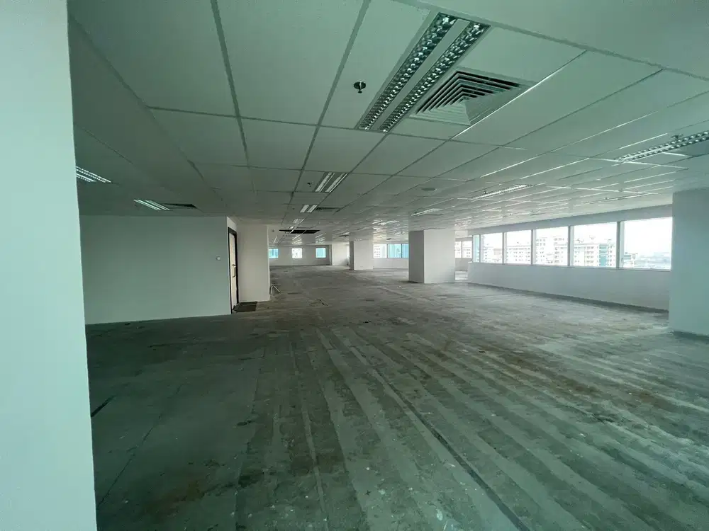 SEWA KANTOR DI JAKARTA SELATAN SUDIRMAN 557M2 BARE 250K NEGO
