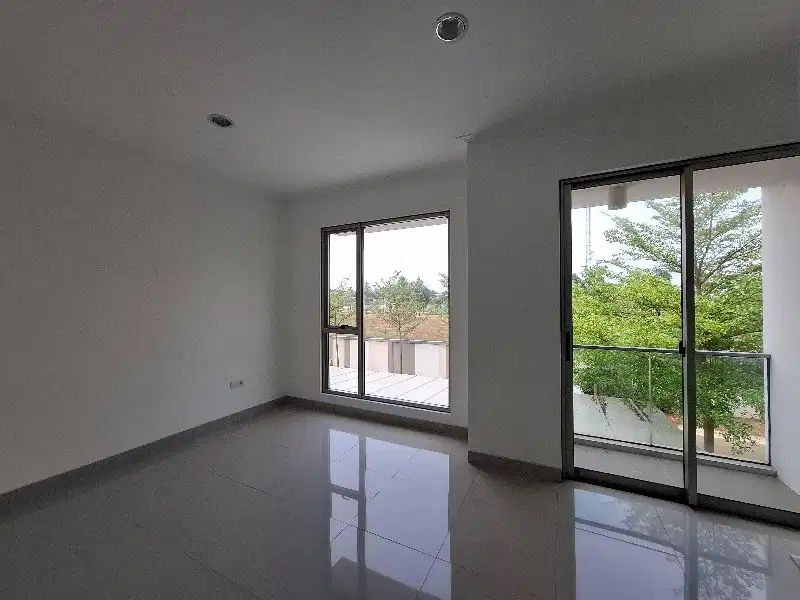 Dijual Cepat Rumah Di PIK 2 Kondisi Bagus 2 Lantai