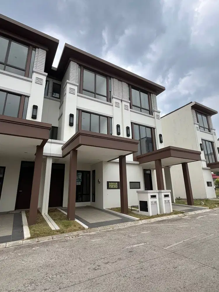 Rumah 3 Lantai termurah dalam cluster di Lavon 3 Cikupa Tangerang