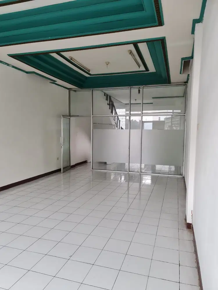 Ruko 3,5 Lantai Bagus Siap Pakai Dekat MRT Lebak Bulus