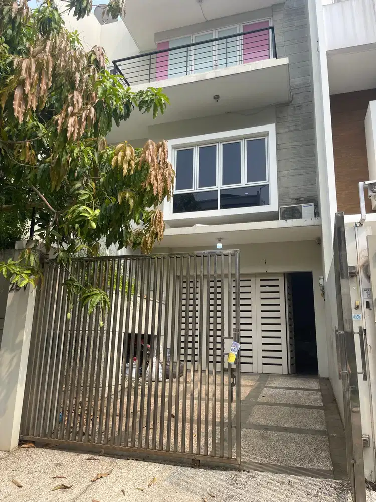 Jual Rumah PIK Cluster Manyar Permai 8x15 3 Lantai Furnished