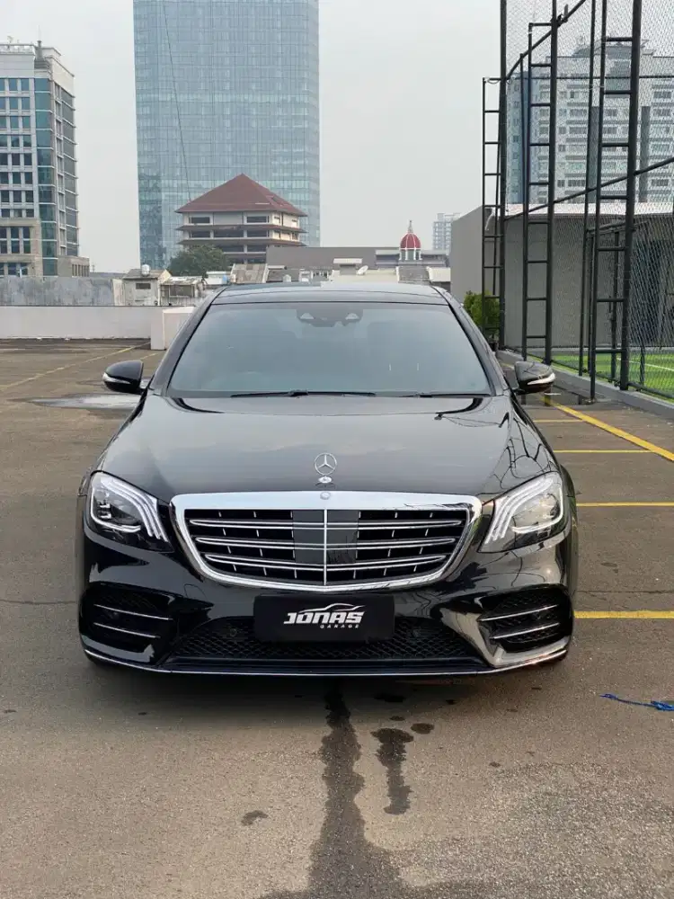 Mercedes-Benz S400L Black on Brown
Facelift to S450 AMG