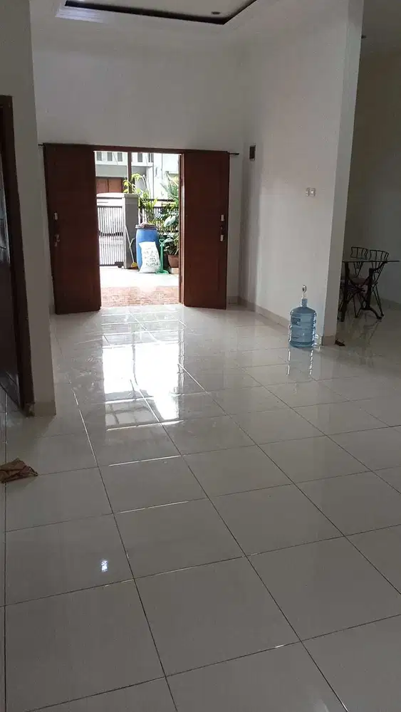 Dijual Rumah strategis Area Top Regency