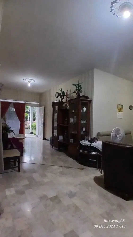 Rumah tinggal di Muara Sari 2¼ lantai Semi furnished