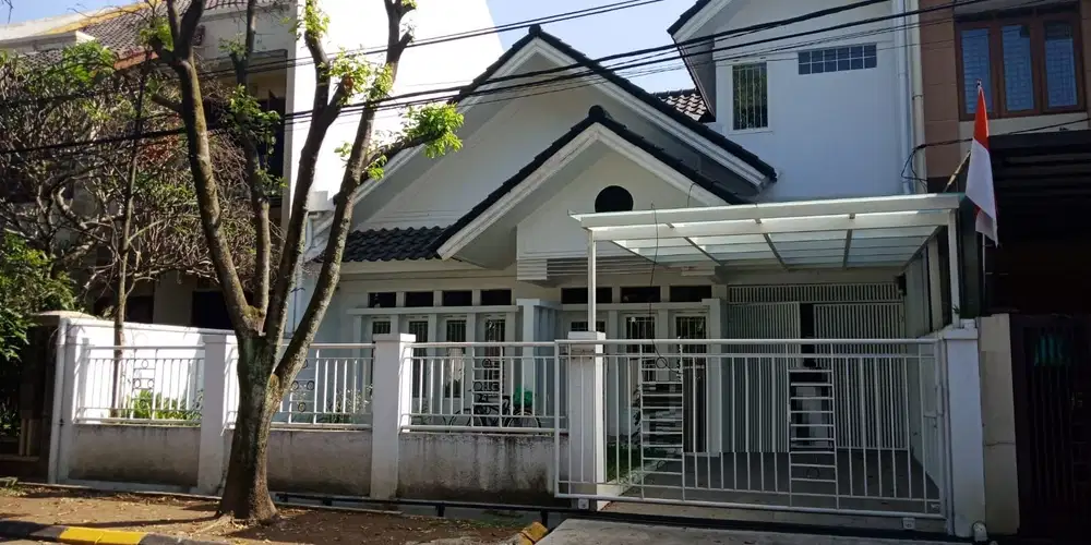 Dijual rumah siap huni nyaman terawat di Komplek Batununggal Indah