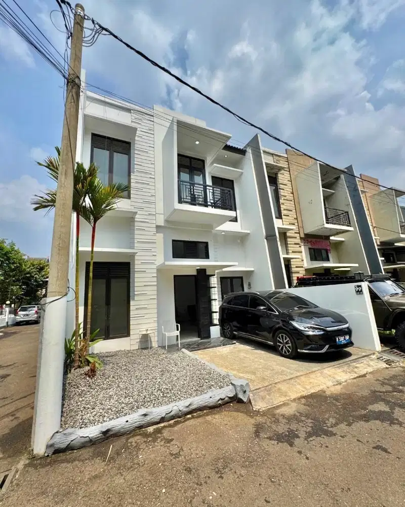 Rumah Mewah 6 Kamar Tidur Siap Huni! Cuma 4km Dari Tol Jatiwarna