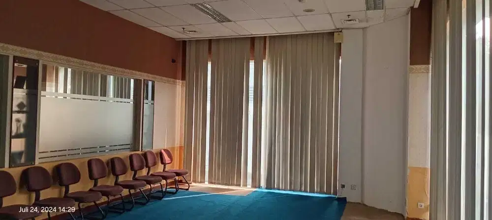 SEWA KANTOR DI JAKARTA PUSAT KH MASYUR 149M2 PARTISI 220K  NEGO