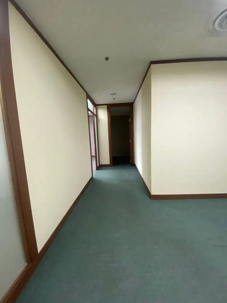 SEWA KANTOR DI JAKARTA SELATAN SUDIRMAN 128M2 PARTISI 175K NEGO