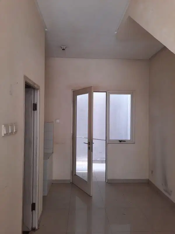 disewakan rumah PIK 1 luas 4x12 kosongan, sewa 2 tahun lebih murah