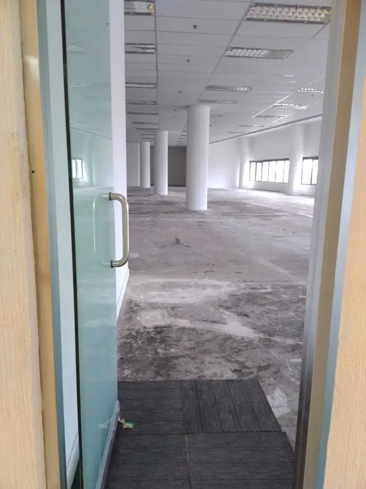 SEWA KANTOR JAKARTA PUSAT SUDIRMAN 428M2 BARE 175K NEGO