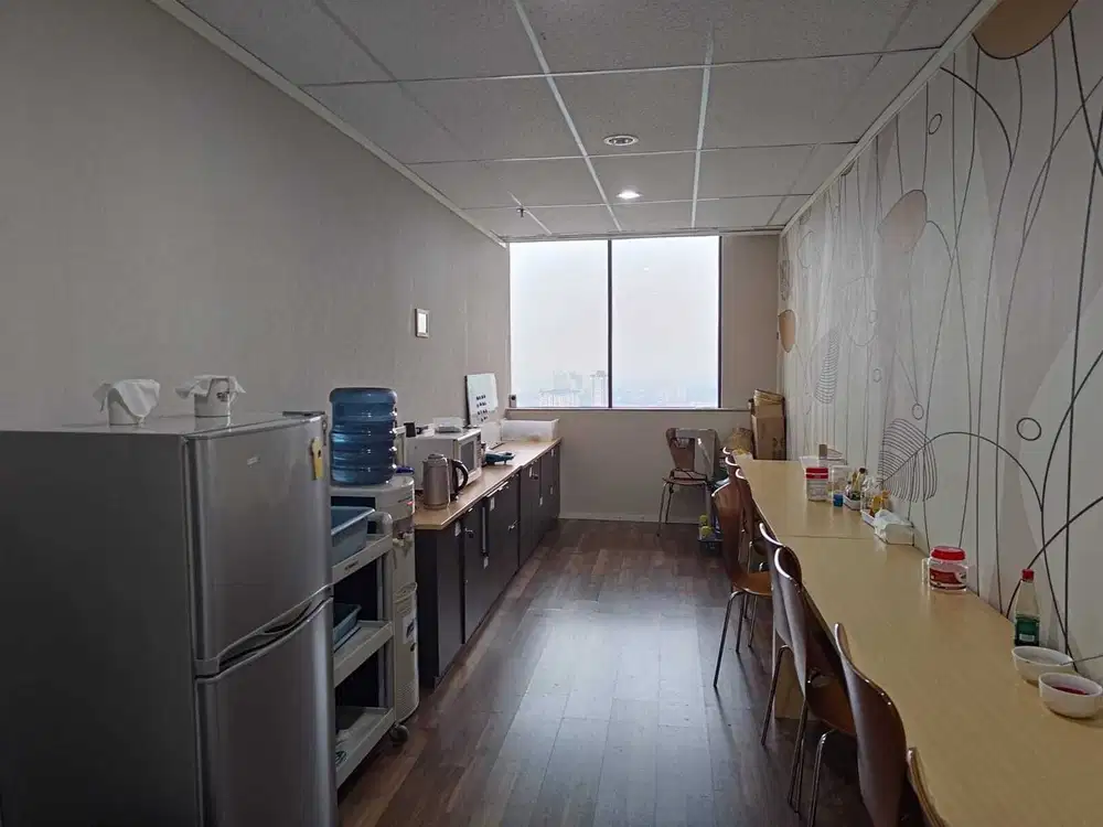 SEWA KANTOR  DI JAKARTA SELATAN SUDIRMAN 389M2 FURNISHED 250K NEGO