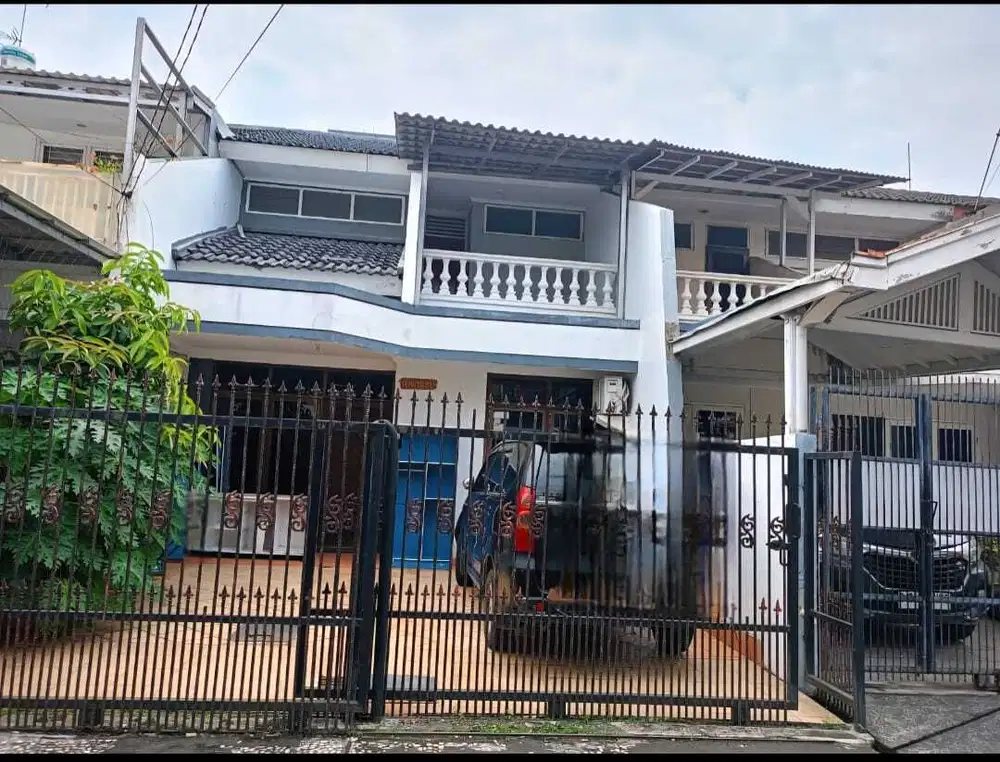 Disewakan Rumah Kelapa Gading 2 lantai dekat MKG
