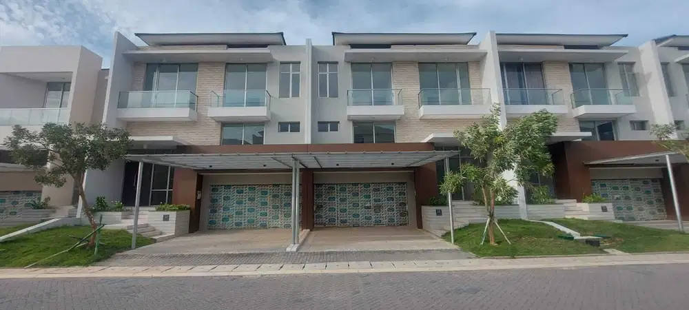 Disewakan Rumah pik2  4 kamar tidur uk 250meter 2.5 lantai