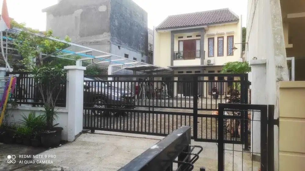 Dijual rumah 2 lantai komplek area karang tengah Ciledug Tangerang