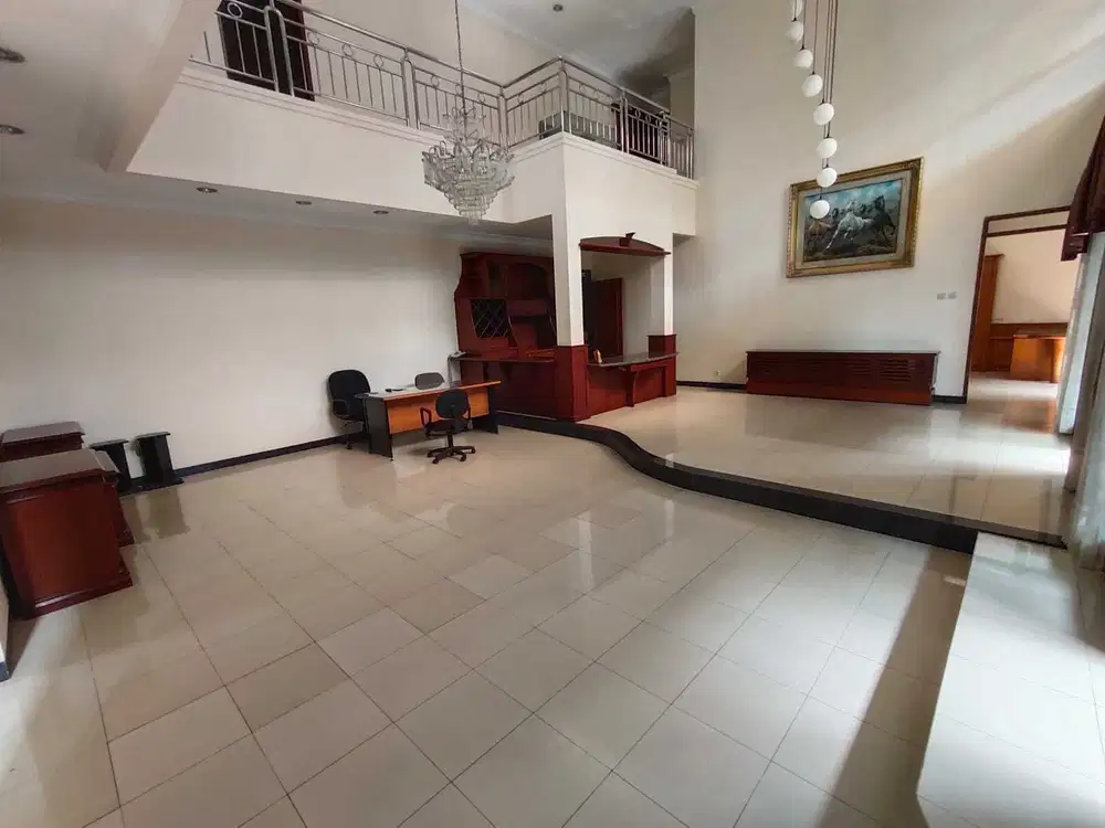 Dijual Rumah Luxury dan Luas di Jalan Kembar Timur