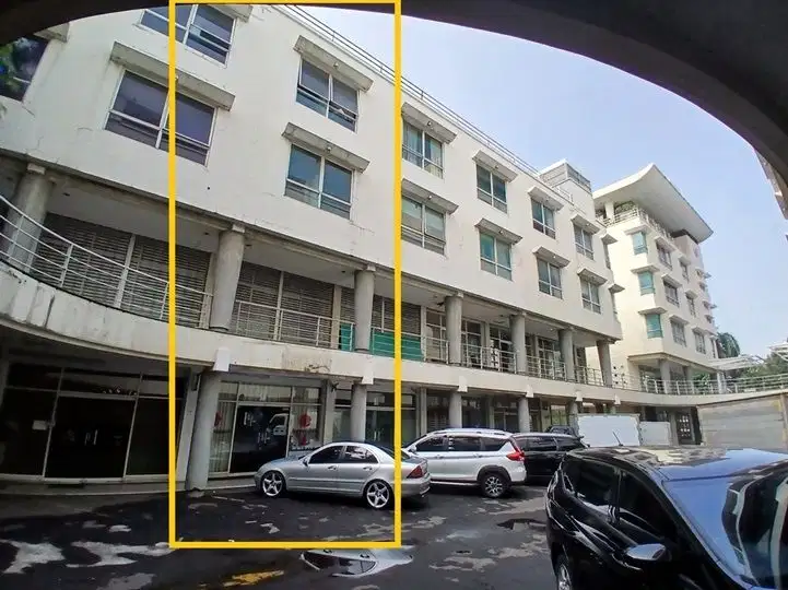 Disewakan  Ruko  4 lantai , di Kompleks Gedung Gajah di Saharjo, Tebet