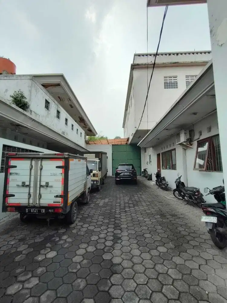 TURUN HARGA Gudang MURAH bagus siap huni di Jl Suryani, Bandung