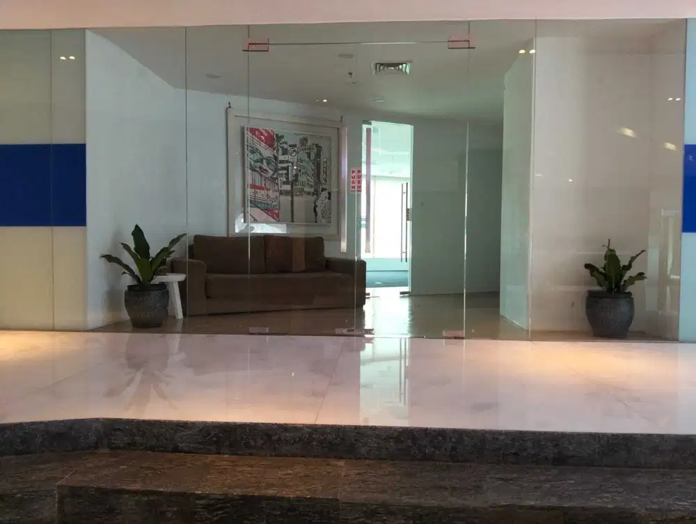 SEWA KANTOR DI JAKARTA  SELATAN KUNINGAN  239M2 FITTED 175K NEGO