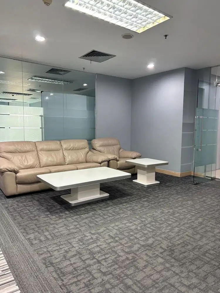 SEWA KANTOR DI JAKARTA PUSAT THAMRIN 1307M2 FURNISHED 285K NEGO