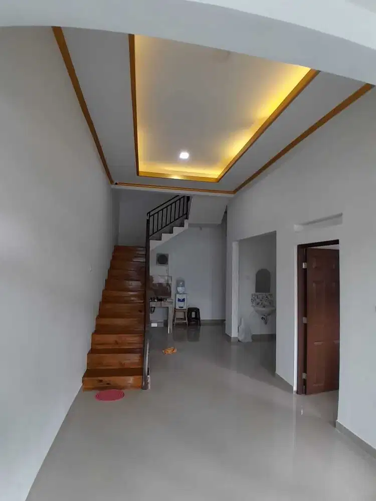 Dijual Rumah bagus 2.5 lantai di Pinus Regency