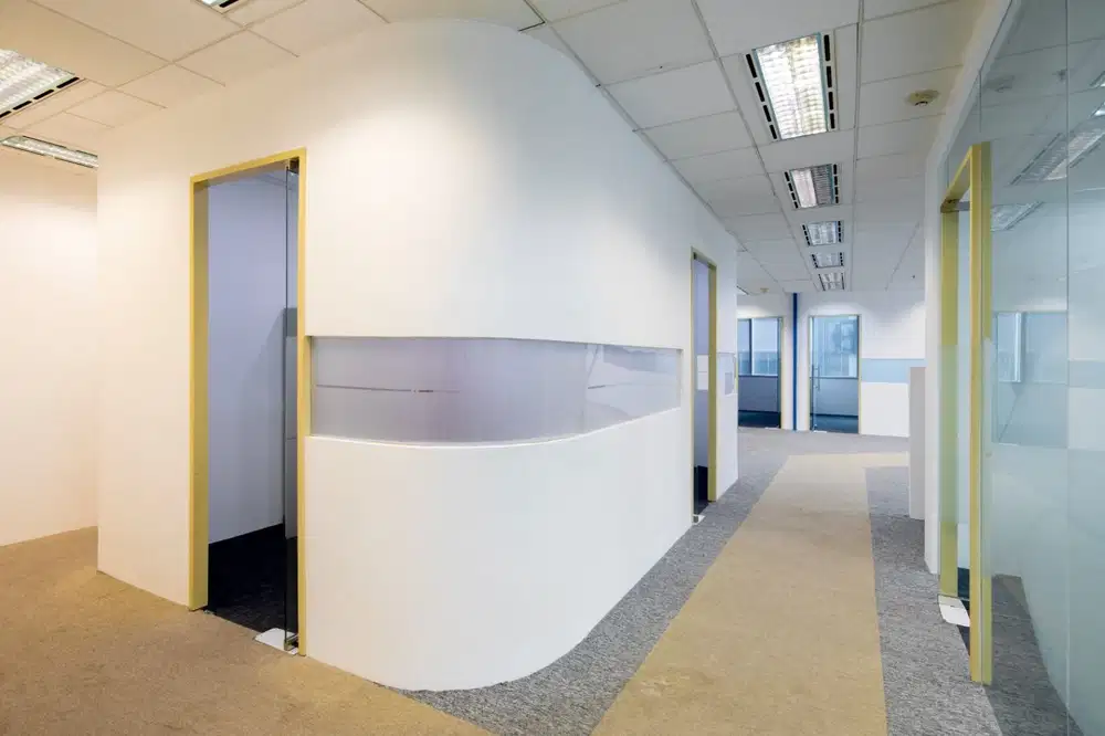 SEWA KANTOR DI JAKARTA SELATAN SUDIRMAN 265M2 PARTISI 150K NEGO