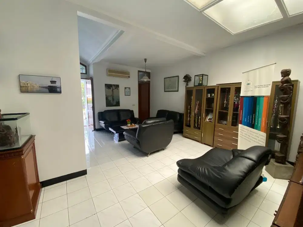 Dijual Rumah Siap Pakai di Komplek Setraduta