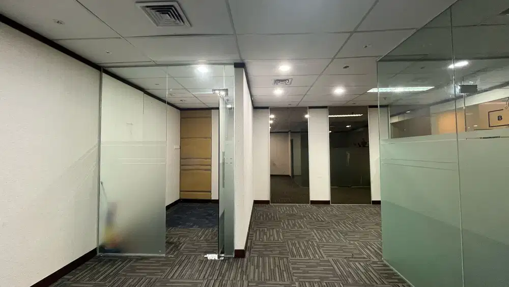 SEWA KANTOR DI JAKARTA SELATAN KUNINGAN 380M2 FITTED 150K NEGO