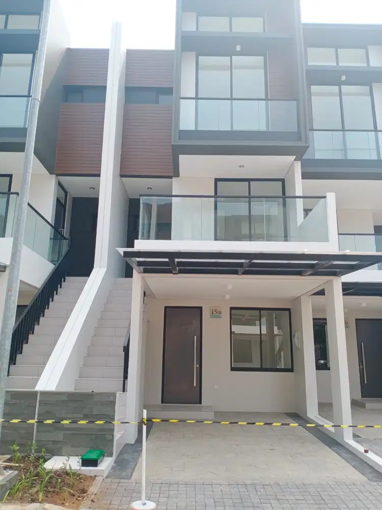 rumah golf island 5x15 brand new,3 lantai,minimalis