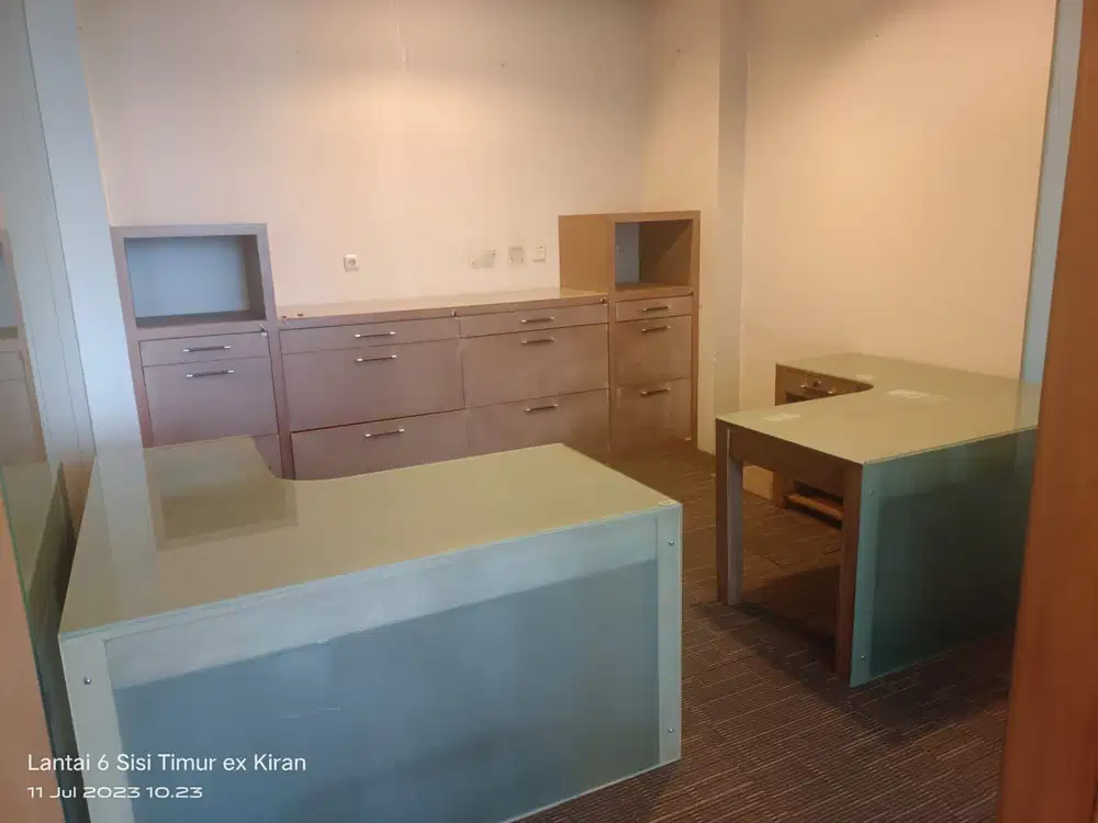 SEWA KANTOR DI JAKARTA PLAZA MUTIARA 278M2 SEMI FURNISH 185K  NEGO