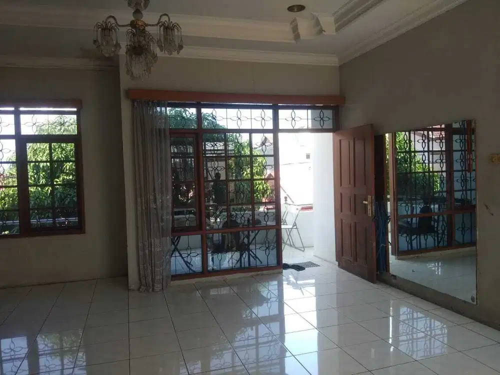 Dijual Rumah di Taman Kopo Indah 2