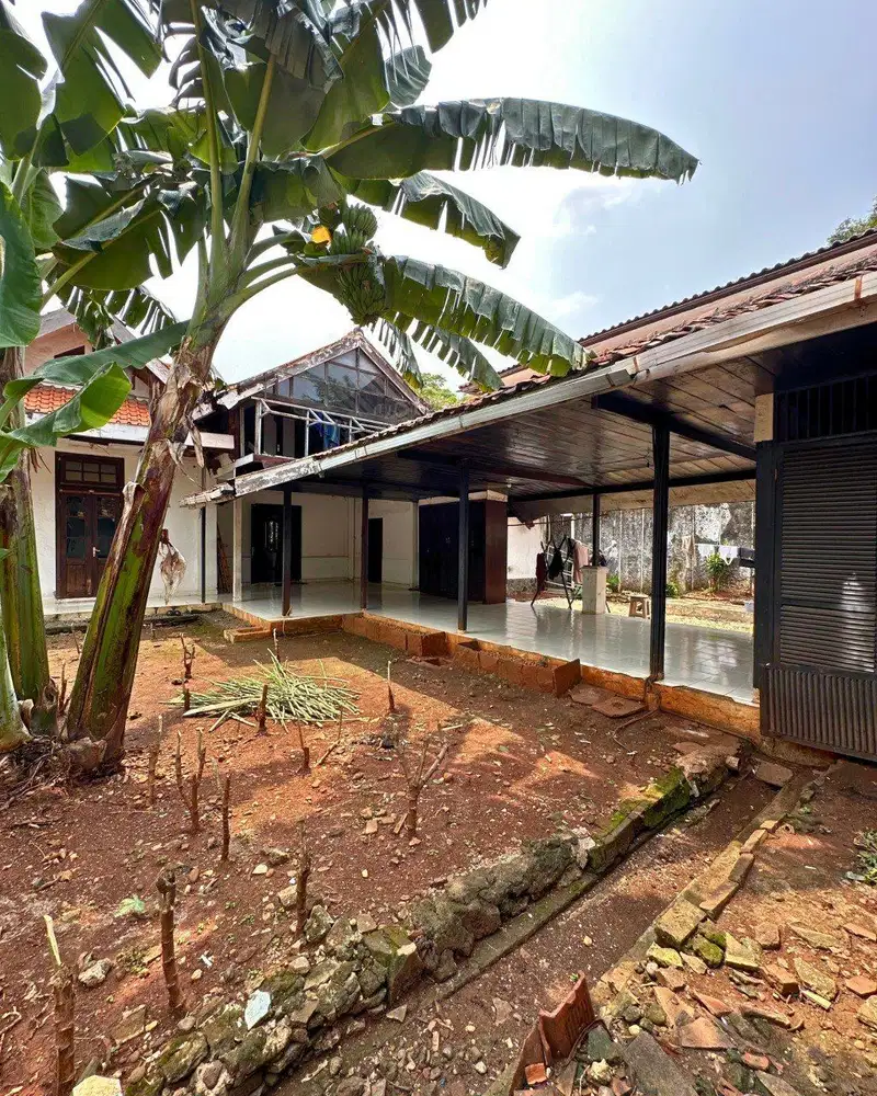 Rumah Lama Butuh Renovasi Di Menteng Jakarta Pusat