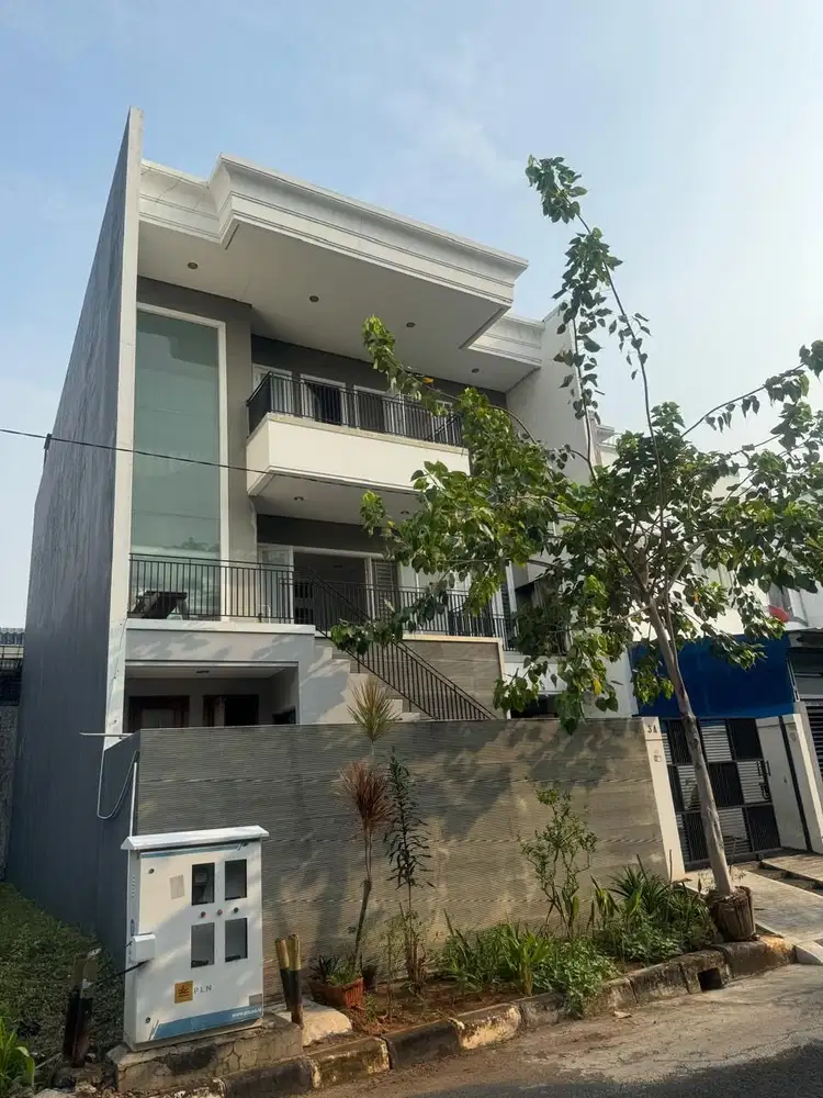 rumah pik1 grisenda uk 10x20 semi furnish,3 lantai,minimalis,utara